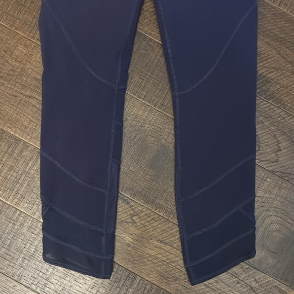 Lululemon Emerge Renewed Crop *Full-On Luon
Shine Dot Black Grape - Picture 6 of 13